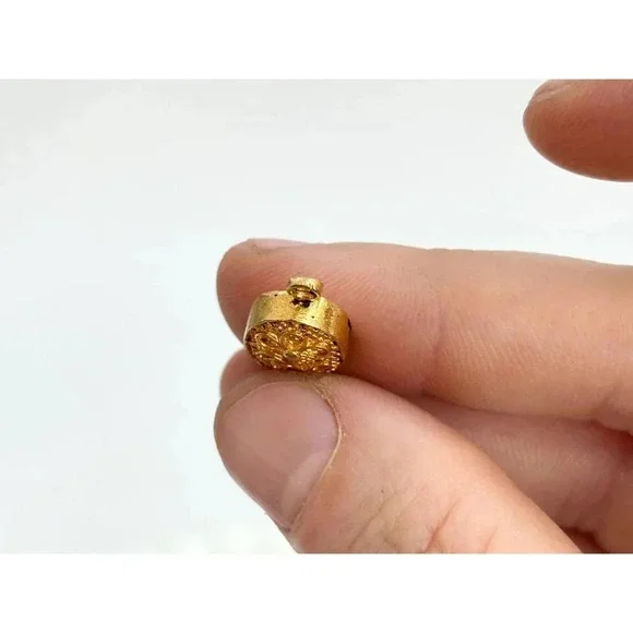 FIligree Floral Motif Vintage Oval Victorian Style Gold Toned Retro Pendant - Picture 6 of 9